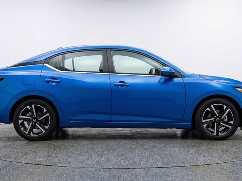 Used 2025 Nissan Sentra SV FWD image 11