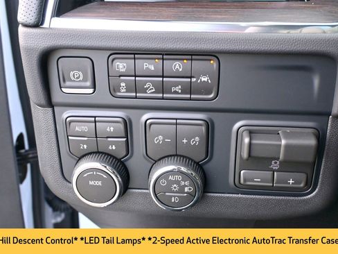 Used 2026 Chevrolet Suburban Premier w/ Sun And Tow Package AWD/4WD image 15
