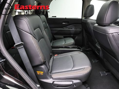 Used 2025 Nissan Pathfinder SL w/ SL Premium Package AWD/4WD image 23