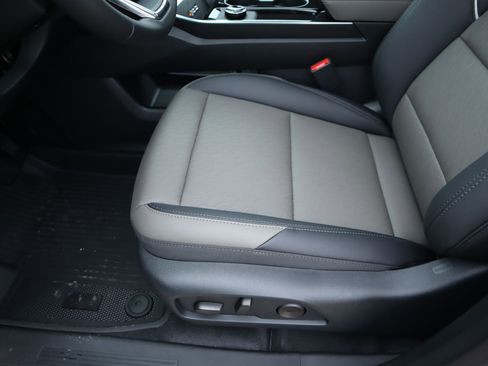 New 2026 Chevrolet Equinox LT w/ Convenience Package II AWD/4WD image 15