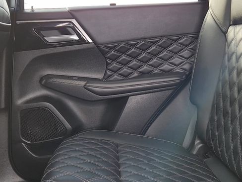 Used 2024 Mitsubishi Outlander SEL image 16