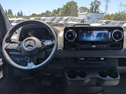 New 2025 Mercedes-Benz Sprinter 2500 image 18