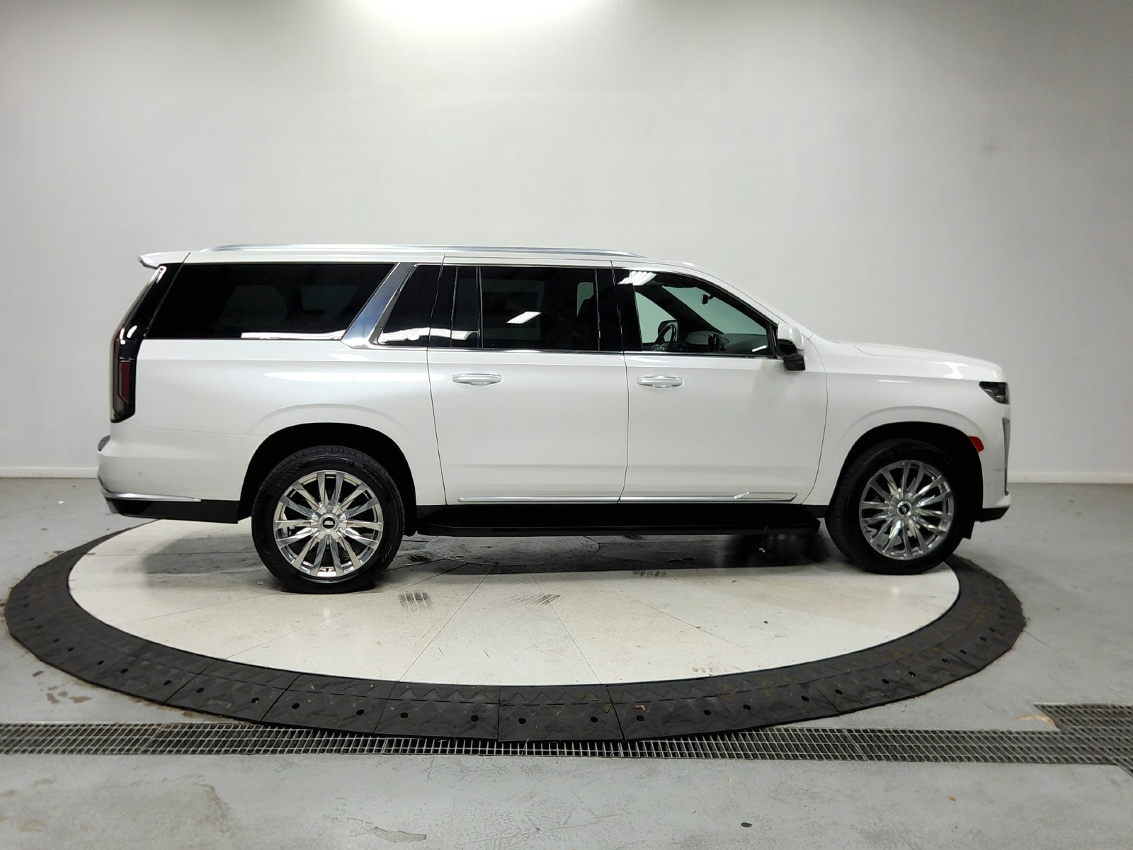 Used 2021 Cadillac Escalade ESV Premium Luxury AWD/4WD image 9