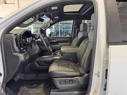 Used 2024 Chevrolet Silverado 2500 ZR2 w/ Technology Package AWD/4WD image 7
