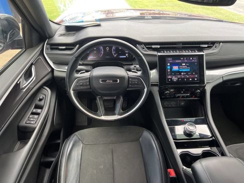 Used 2022 Jeep Grand Cherokee L Laredo AWD/4WD image 23
