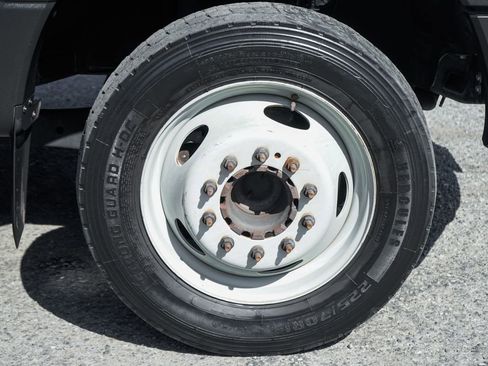 Used 2017 Ford F550 2WD Regular Cab Super Duty image 34