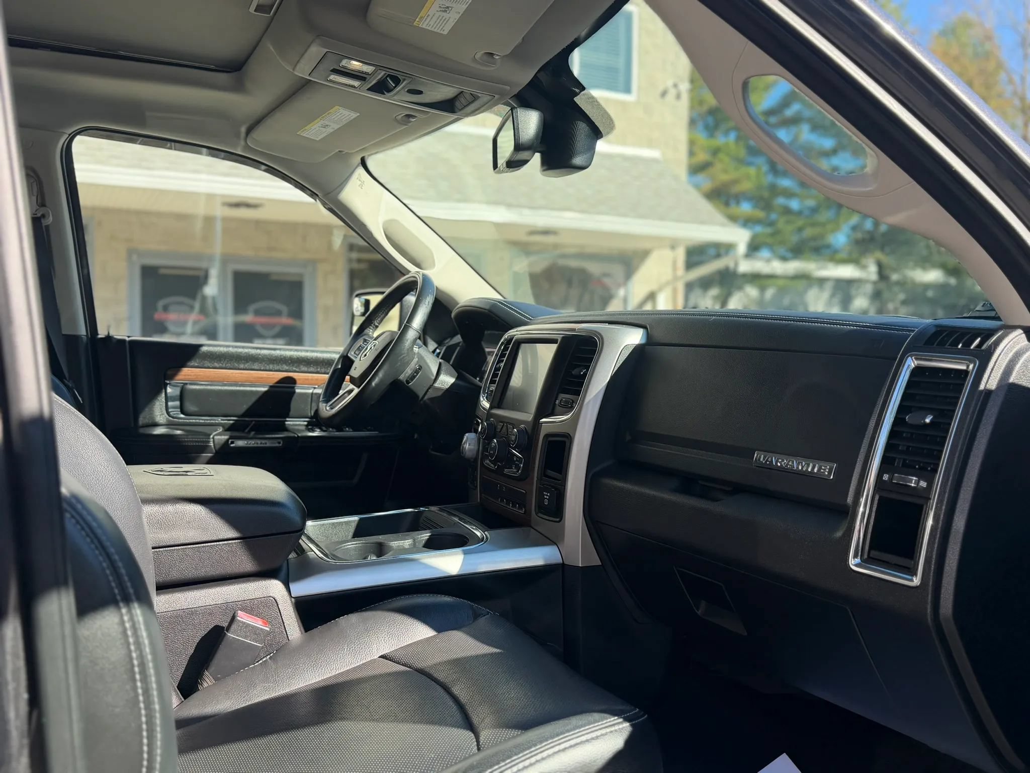 Used 2016 RAM 1500 Laramie w/ Convenience Group AWD/4WD image 12