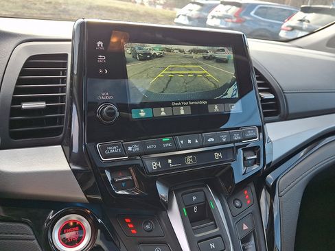 Certified 2022 Honda Odyssey Touring image 24