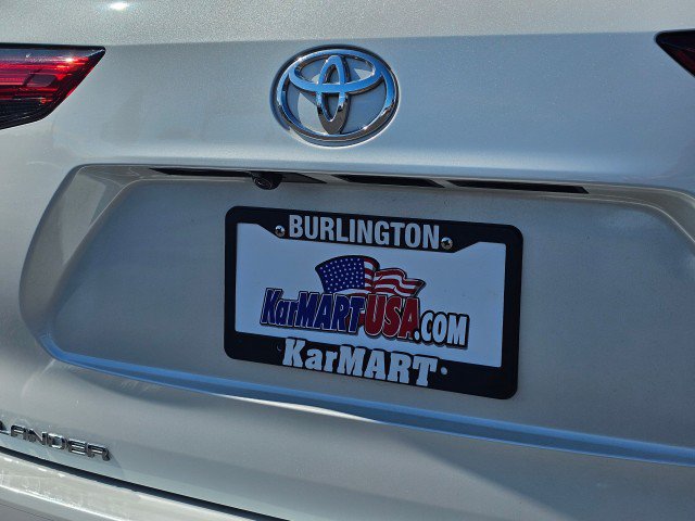 Used 2022 Toyota Highlander XLE AWD/4WD image 16