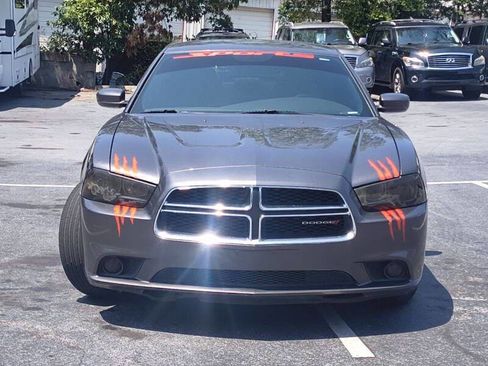 Used 2014 Dodge Charger SE image 2