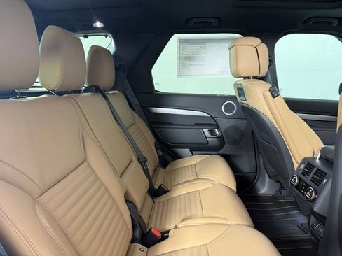 Used 2025 Land Rover Discovery Dynamic SE image 34