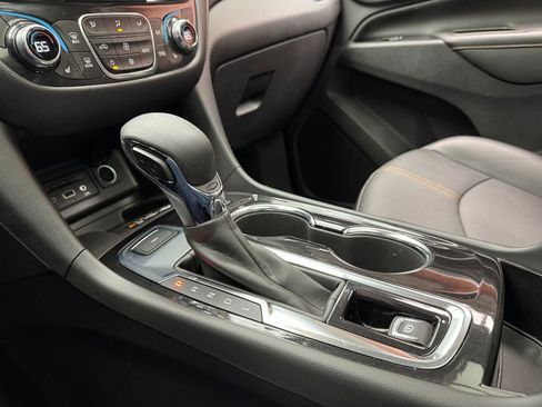 Used 2023 Chevrolet Equinox Premier AWD/4WD image 19