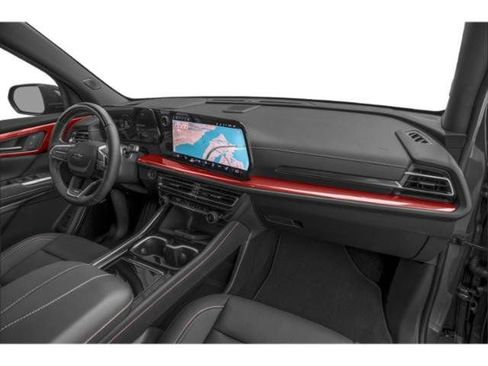 Used 2025 Chevrolet Traverse High Country FWD image 18