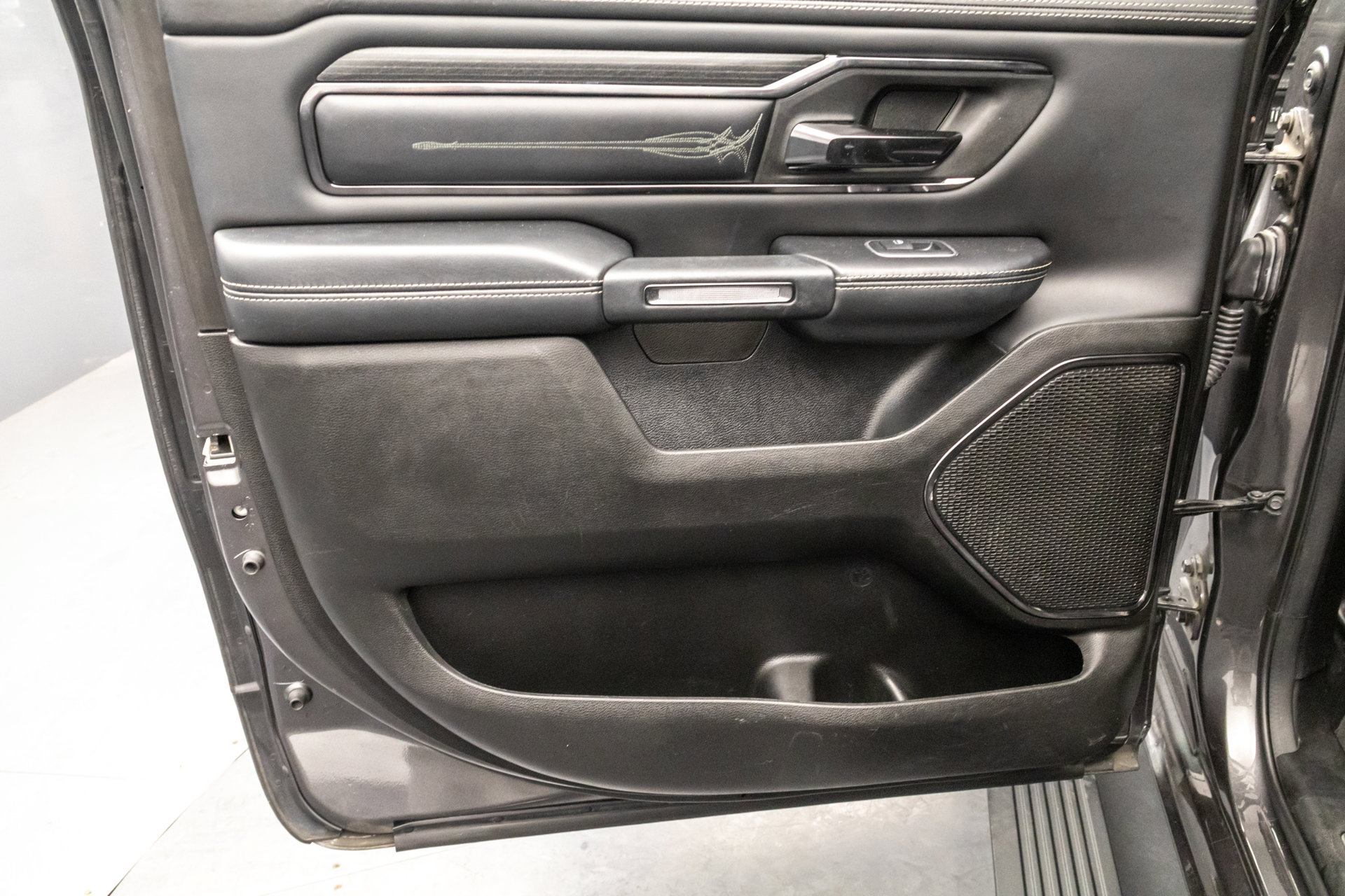 Used 2022 RAM 1500 Limited w/ Body Color Bumper Group AWD/4WD image 31