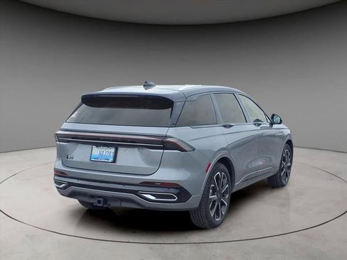 New 2025 Lincoln Nautilus Reserve image 8