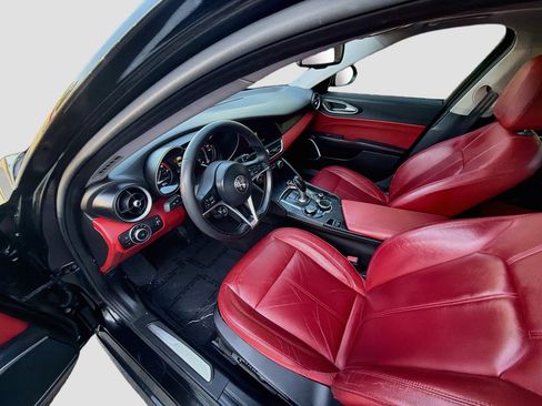 Used 2019 Alfa Romeo Giulia w/ Quick Order Package 22K Sport RWD image 9