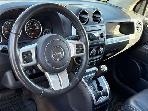 Used 2017 Jeep Compass Latitude image 16