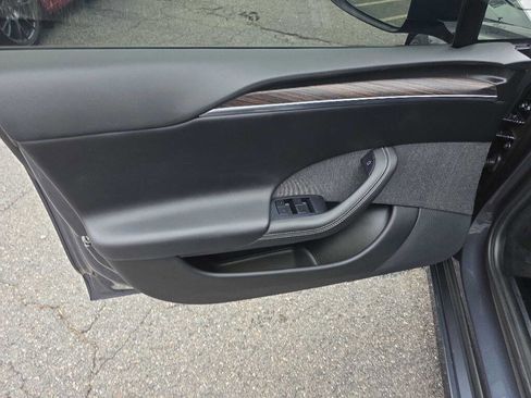 Used 2021 Tesla Model S Plaid image 11