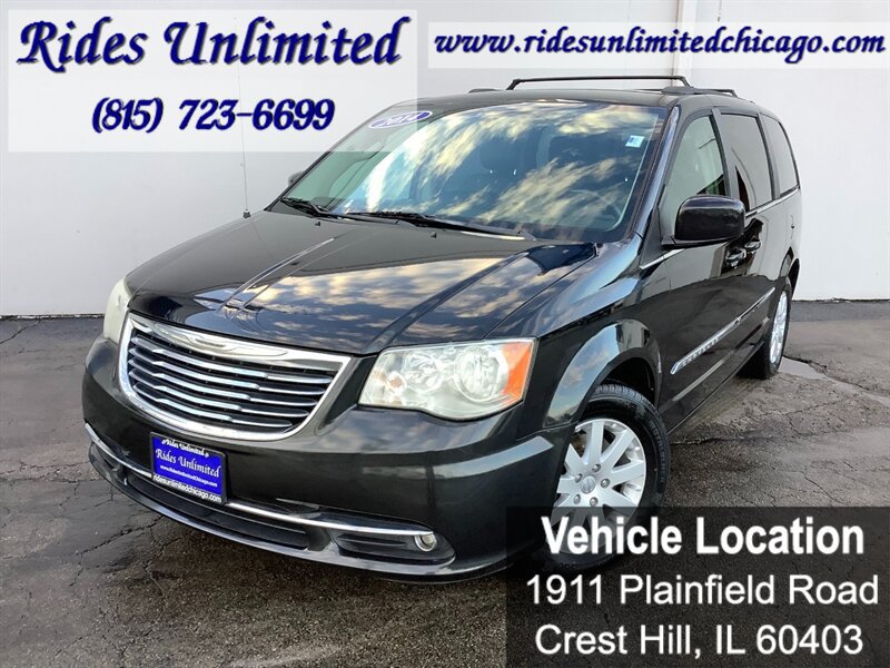 Used 2014 Chrysler Town & Country Touring FWD image 1
