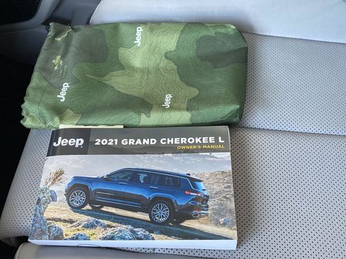 Used 2021 Jeep Grand Cherokee L Overland w/ Luxury Tech Group IV AWD/4WD image 55