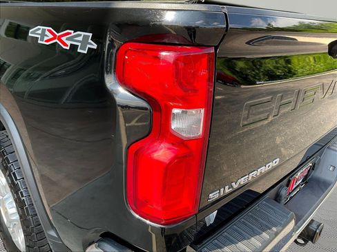 Used 2021 Chevrolet Silverado 2500 LTZ AWD/4WD image 23
