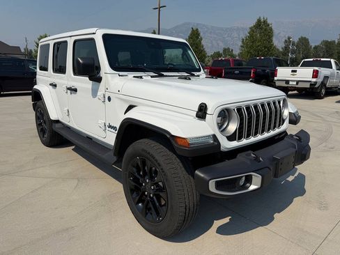 Used 2025 Jeep Wrangler Unlimited Sahara AWD/4WD image 1