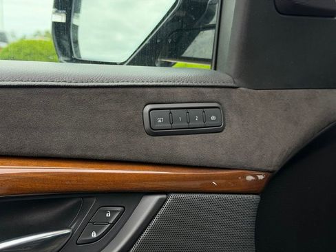 Used 2020 Cadillac Escalade Luxury AWD/4WD image 13