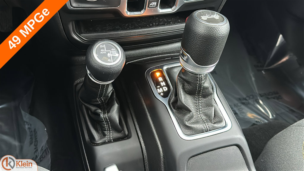 Used 2025 Jeep Wrangler Unlimited Sahara w/ Safety Group AWD/4WD image 23