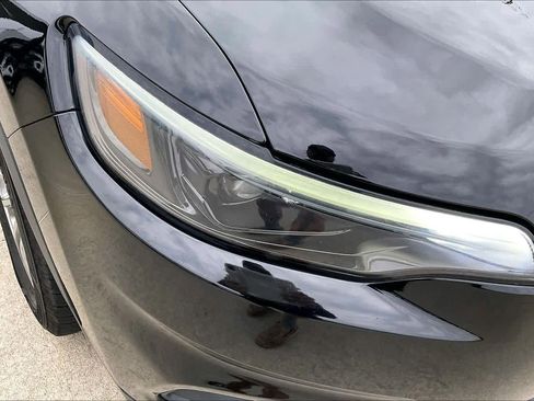 Used 2019 Jeep Cherokee Latitude Plus image 27