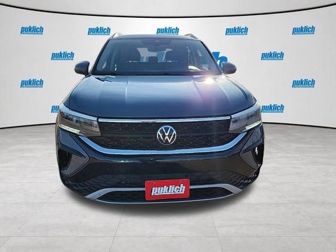 Used 2023 Volkswagen Taos SE w/ Panoramic Sunroof Package AWD/4WD image 2