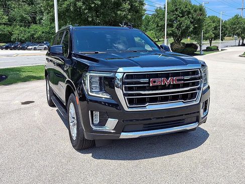 Used 2022 GMC Yukon SLT w/ SLT Premium Package AWD/4WD image 3