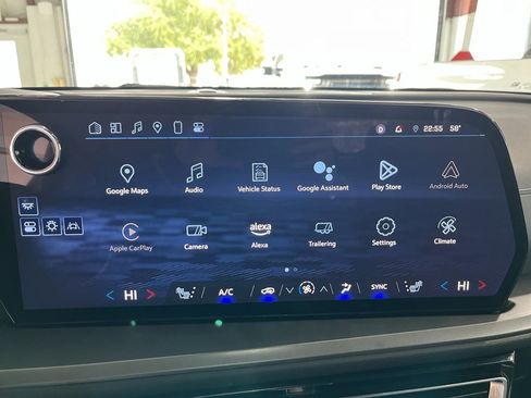 Used 2025 Chevrolet Traverse LT image 22