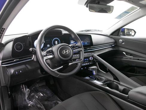 Used 2025 Hyundai Elantra SEL FWD image 22