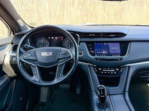 Used 2022 Cadillac XT5 Premium Luxury w/ LPO, ONYX Package image 23