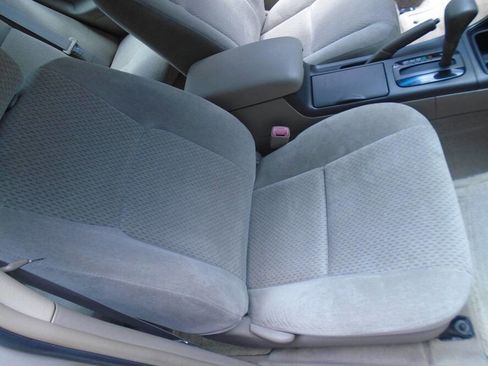 Used 2004 Toyota Camry LE FWD image 22