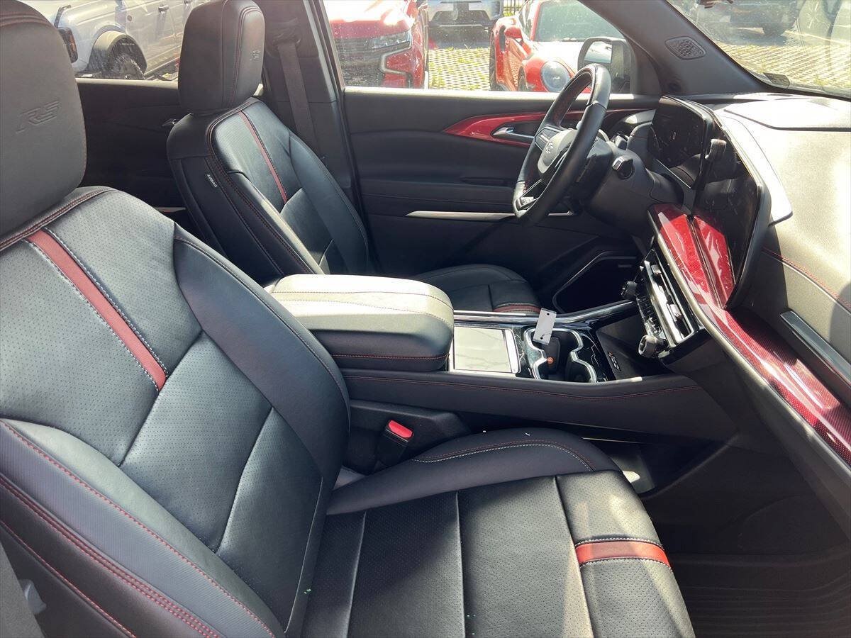 Used 2024 Chevrolet Traverse RS AWD/4WD image 8