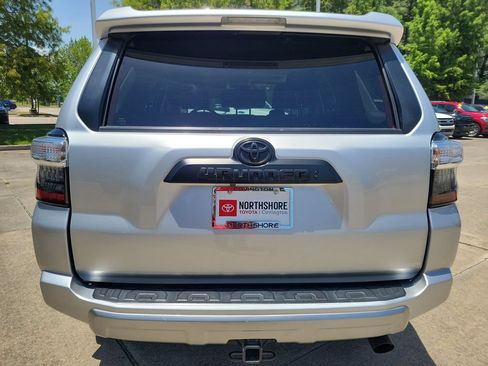 Used 2022 Toyota 4Runner TRD Off-Road Premium w/ Moonroof Package AWD/4WD image 5