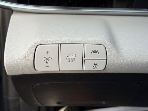 Used 2023 Hyundai Elantra Limited image 33