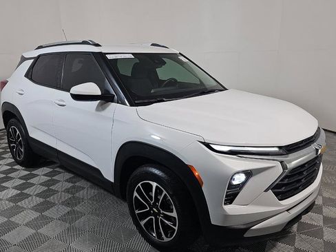 Used 2024 Chevrolet TrailBlazer LT image 3