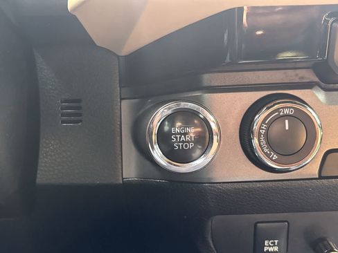 Used 2017 Toyota Tacoma TRD Off-Road w/ Tow Package AWD/4WD image 17