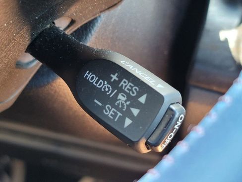 Used 2016 Toyota Avalon Limited w/ Toyota Safety Sense Package image 27