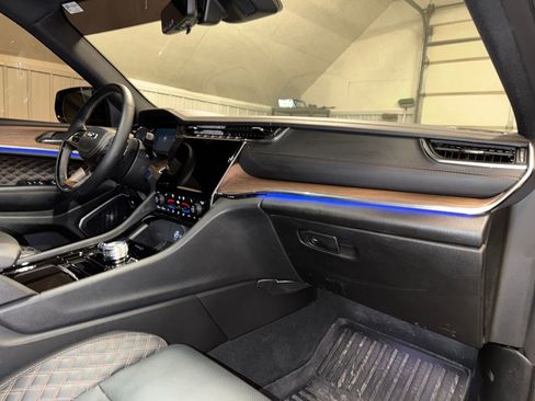 Used 2025 Jeep Grand Cherokee L Summit w/ Advanced Protech Group IV image 32