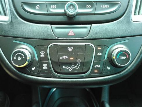 Used 2018 Chevrolet Malibu LT w/ Leather Package FWD image 44