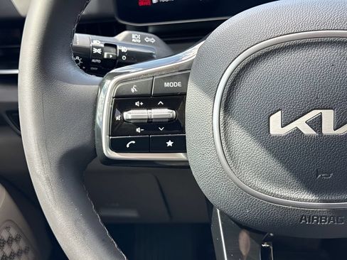 Used 2025 Kia Carnival SX FWD image 16