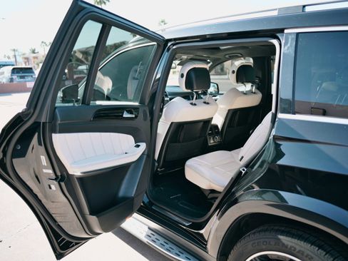 Used 2015 Mercedes-Benz GL 63 AMG 4MATIC w/ Accessory Chrome Package image 14