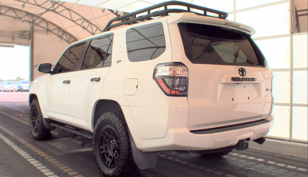 Used 2022 Toyota 4Runner SR5 Premium w/ Moonroof Package AWD/4WD image 7