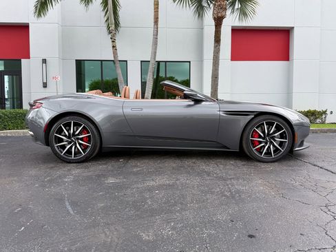 Used 2020 Aston Martin DB11 Volante RWD image 3