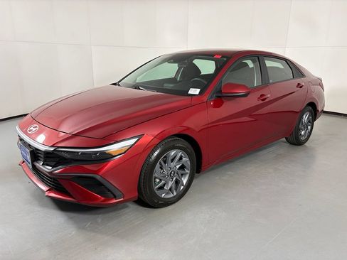 Used 2024 Hyundai Elantra SEL FWD image 4