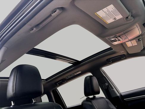 Used 2019 Toyota Highlander Limited Platinum AWD/4WD image 28