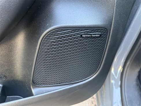 Used 2021 Chrysler Pacifica Limited w/ Uconnect Theater Family Group image 13